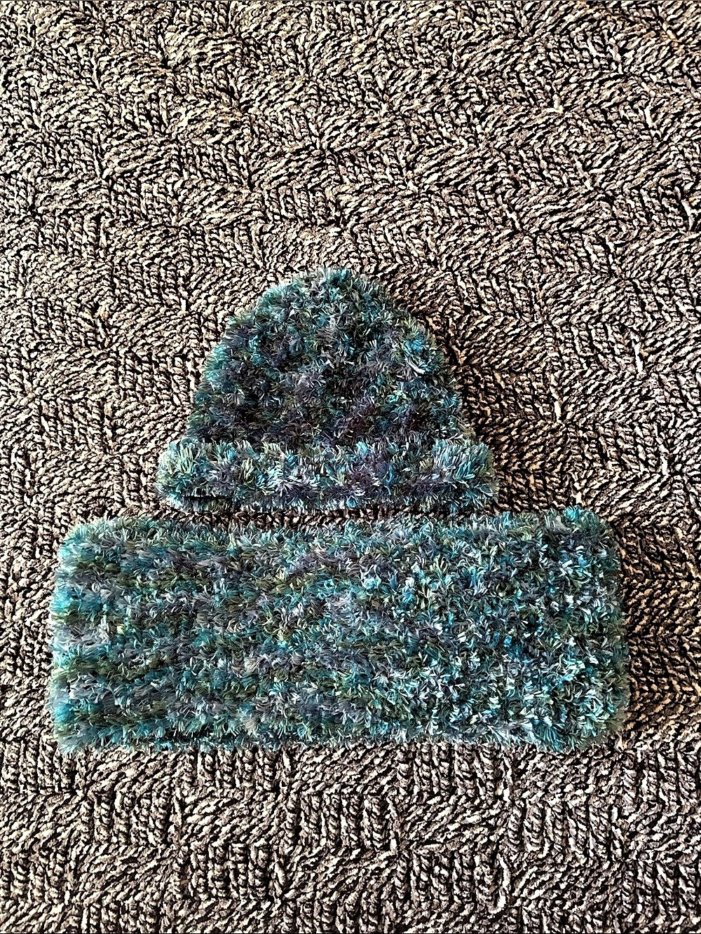 Hand knit hat & scarf set